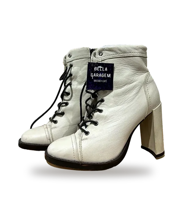 Bota Off-White de Cadarço