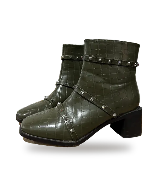 Bota Verde com Tachas